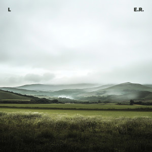 ดาวน์โหลดและฟังเพลง L พร้อมเนื้อเพลงจาก E.R.