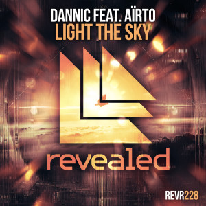 ดาวน์โหลดและฟังเพลง Light the Sky (Extended Mix) พร้อมเนื้อเพลงจาก Dannic