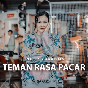 ดาวน์โหลดและฟังเพลง Teman Rasa Pacar พร้อมเนื้อเพลงจาก Nella Kharisma