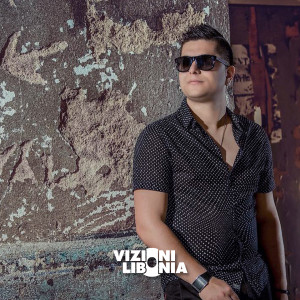 Dengarkan lagu Kalle nanë nyanyian Daim Lala dengan lirik