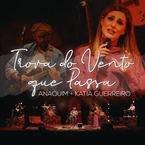 收聽Anaquim的A Trova do Vento Que Passa (15 anos ao vivo) (feat. Katia Guerreiro) (Ao vivo)歌詞歌曲