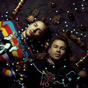 ดาวน์โหลดและฟังเพลง Christmas Trees In Rain พร้อมเนื้อเพลงจาก APRE