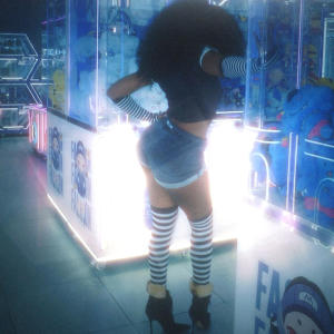 收聽JADAPROBLEMS的Thought you came to party (feat. Jet Leeea) (Explicit)歌詞歌曲