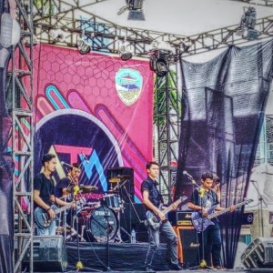 Dengarkan Sehidup Semati lagu dari Andara dengan lirik