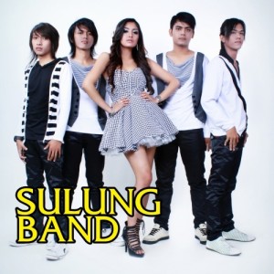 收聽Sulung Band的Repot Cintaku歌詞歌曲