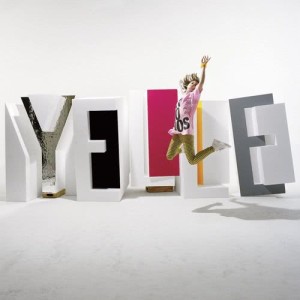 ดาวน์โหลดและฟังเพลง Les Femmes พร้อมเนื้อเพลงจาก Yelle