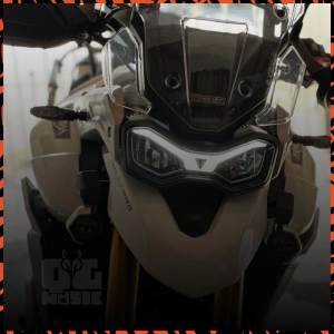 收聽Mc Otávio da 9的EM CIMA DA MINHA T9 (Explicit)歌詞歌曲