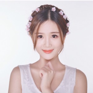 Dengarkan 卑微者 (伴奏) lagu dari cherry璐璐 dengan lirik