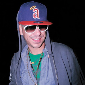 Yomo ดาวน์โหลดและฟังเพลงฮิตจาก Yomo