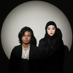 ดาวน์โหลดและฟังเพลง Cinta Kita Abadi พร้อมเนื้อเพลงจาก Misbah Al Zizi