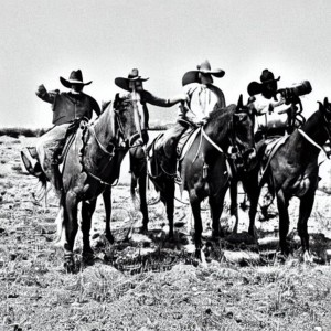 Listen to recoge mis penas song with lyrics from Los Vaqueros