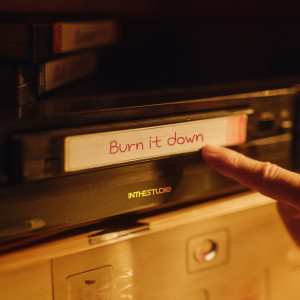 อัลบัม Burn it down ศิลปิน 인더스튜디오 (INTHESTUDIO)