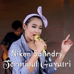 收听Niken Salindry的Terminal Gayatri歌词歌曲