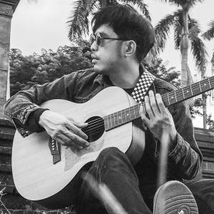 Listen to Mengejar Badai song with lyrics from Nurdin Yaseng