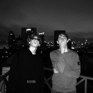 Album Чому oleh MARKENLY