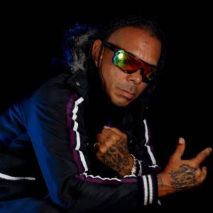 Listen to Tu y yo(feat. Korea) song with lyrics from El krtel