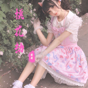 Listen to 漫步宇宙 (抖音热播) song with lyrics from 薄荷