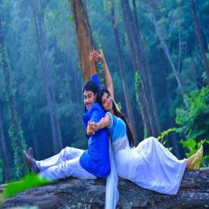 Listen to Drusya Kaavyam - Yee Kalaloo song with lyrics from Suneetha
