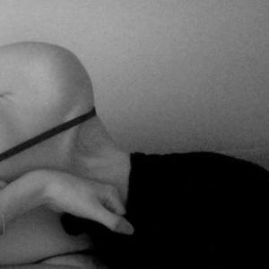 收聽Clara La San的In This Darkness歌詞歌曲