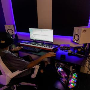 收聽DJ GAAB的TIRA A ROUPA歌詞歌曲