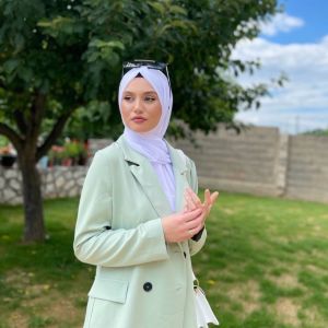 Dengarkan Perhajr Bajrami lagu dari Merita Burrniku dengan lirik