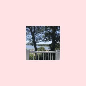 Dengarkan cape cod lagu dari mangoes dengan lirik