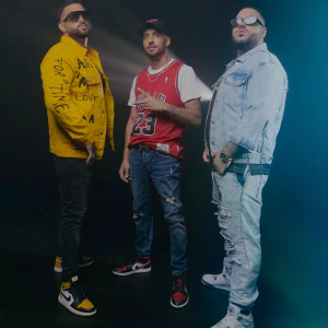 Listen to Péntek este song with lyrics from Mario