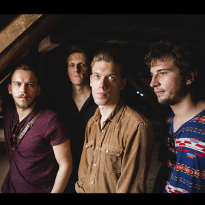 收聽BIG STRIP GORILA的Srce (Live@Rsl Studio)歌詞歌曲