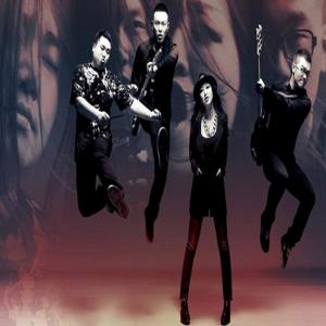 Dengarkan lagu 純白 nyanyian 蛋糕炸弹 dengan lirik