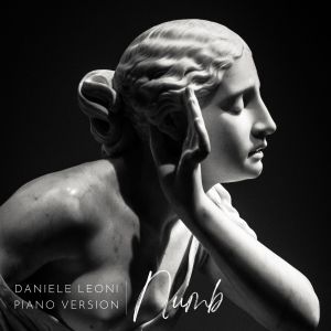 收聽Daniele Leoni的Numb (Piano Version)歌詞歌曲