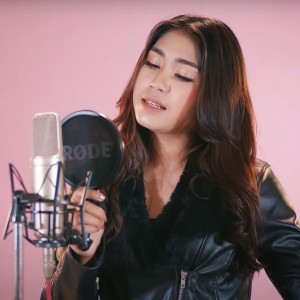 Listen to ហេតុអ្វីអ្នកបោះបង់ខ្ញុំ song with lyrics from ឡុង រតនា