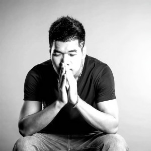 ดาวน์โหลดและฟังเพลง Lá Cờ พร้อมเนื้อเพลงจาก Tạ Quang Thắng