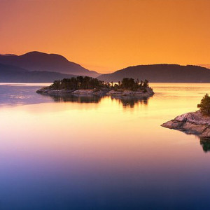 Dengarkan lagu Essence of Happiness nyanyian Relaxation Sleep Meditation dengan lirik