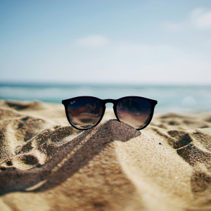 Listen to Tropical House Jingle song with lyrics from DJ Melø