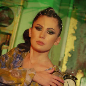 ดาวน์โหลดและฟังเพลง Cine te uraste, te iubeste พร้อมเนื้อเพลงจาก Sorina Ceugea