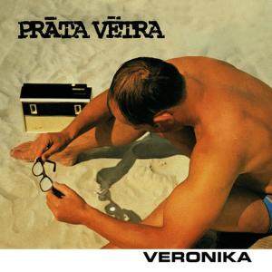 收聽Prata Vetra的Priedes mežā aug, egles mežā arī aug, bet zem bērzu lapām - zemenītes sarkanās歌詞歌曲
