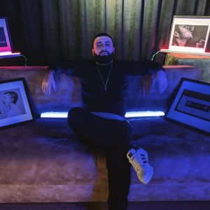 Listen to Qaça-Qaça (Remix) song with lyrics from Miro