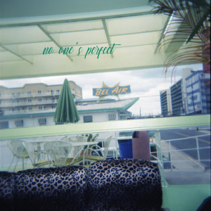 Dengarkan lagu Hopscotch nyanyian no one's perfect dengan lirik