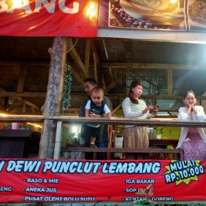 收聽Ersya的Mungkin dulu aku tidak mengenal cinta (Acoustic)歌詞歌曲