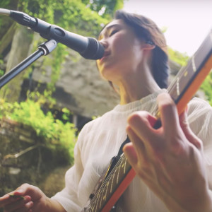 Dengarkan 永和 Treasure Hill Live lagu dari 浅堤 dengan lirik