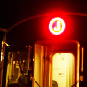M Hall的專輯OFF THE RAILS