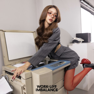 Dengarkan เจ้านายคะ (work-life imbalance) lagu dari BOWKYLION dengan lirik