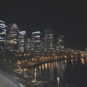 收聽JeniusDoesBeatz的Hometown歌詞歌曲