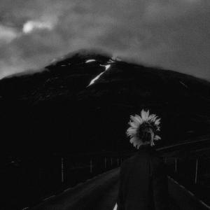 收聽TUNDRAMANE的The Sky Looks Grayer From Over Here (Explicit)歌詞歌曲