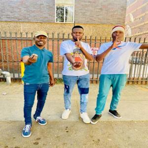 收聽Papa Rhulani的Ndlozi Ra Mina (feat. XamaCcombo)歌詞歌曲