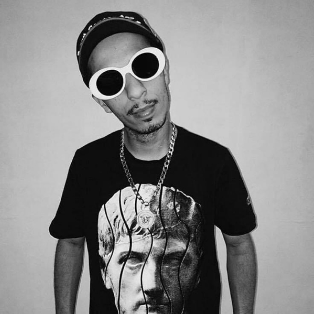 Talking to the Moon (Paródia) (Remix)