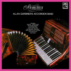 ดาวน์โหลดและฟังเพลง Cheryl Moana Marie / I Saw Mommy Kissing Santa Claus พร้อมเนื้อเพลงจาก Allan Gardiner's Accordion Band