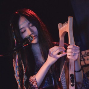 Listen to 倾慕 (完整版) song with lyrics from 张子薇