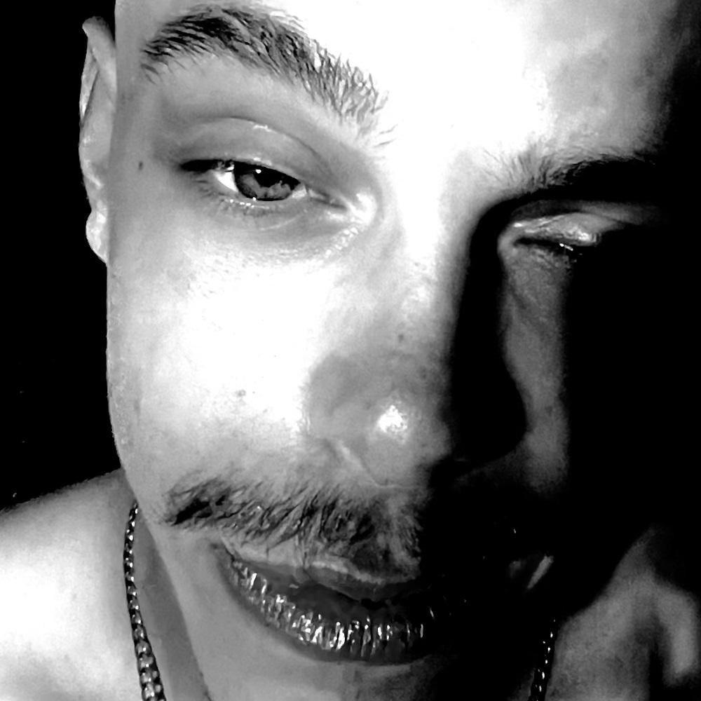 Silent Hill (feat. Floetic Dre) (Explicit)