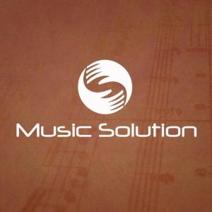 Dengarkan lagu Bahu nyanyian Music Solution dengan lirik